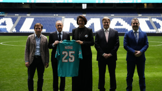 Presentación de los Miami Dolphins como equipo local que disputará un partido de NFL en el Bernabéu.