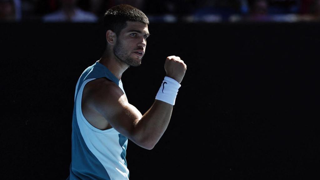 Carlos Alcaraz celebra un punto ante Borges en el Open de Australia.