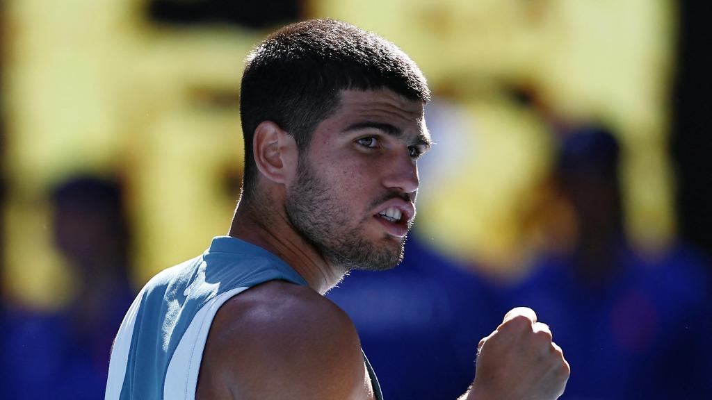 Carlos Alcaraz celebra un punto ante Borges durante el Open de Australia.