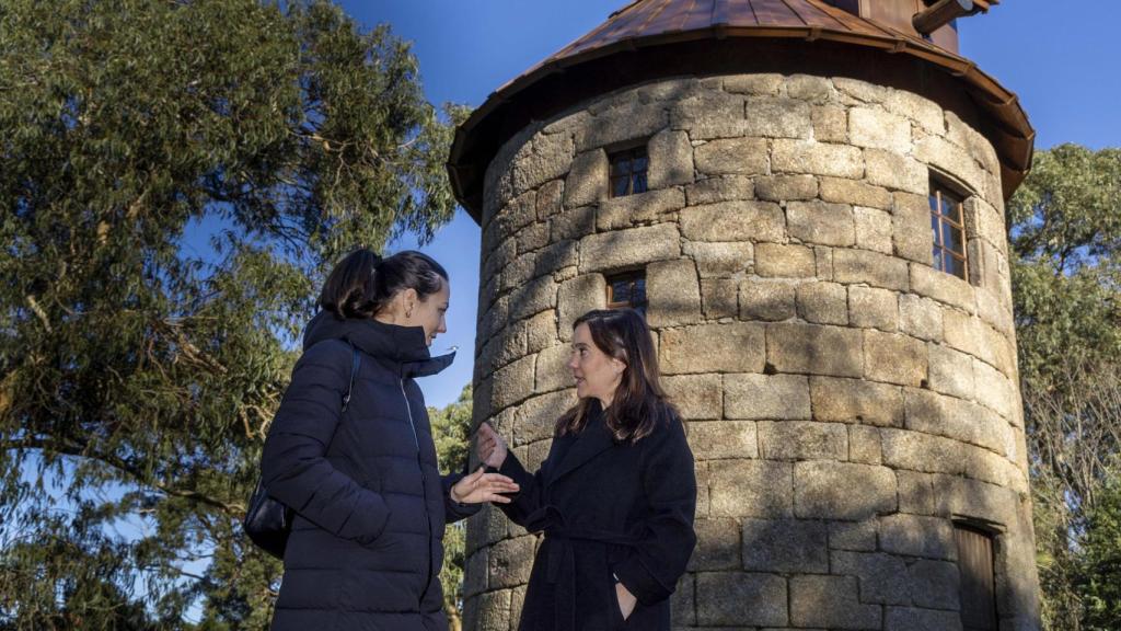 Rey y Díaz presentan la remodelación del molino de Santa Margarita.