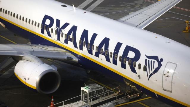Imagen de un avión comercial de Ryanair.