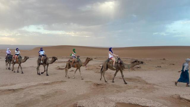 Imagen de la aventura en Marruecos que unió a empresarios y universitarios por el sueño de emprender. EE