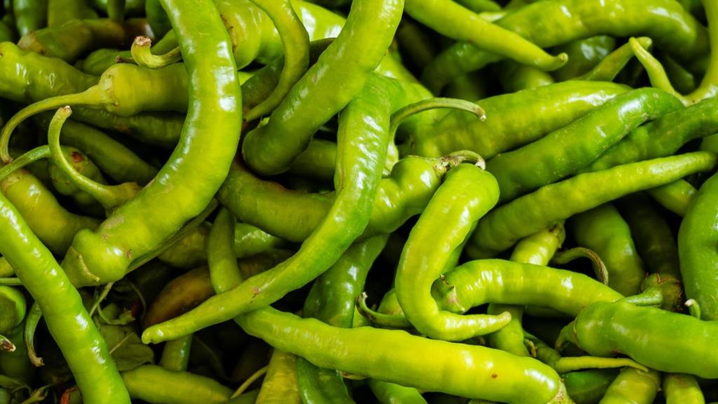 Unas piparras en el mercado.