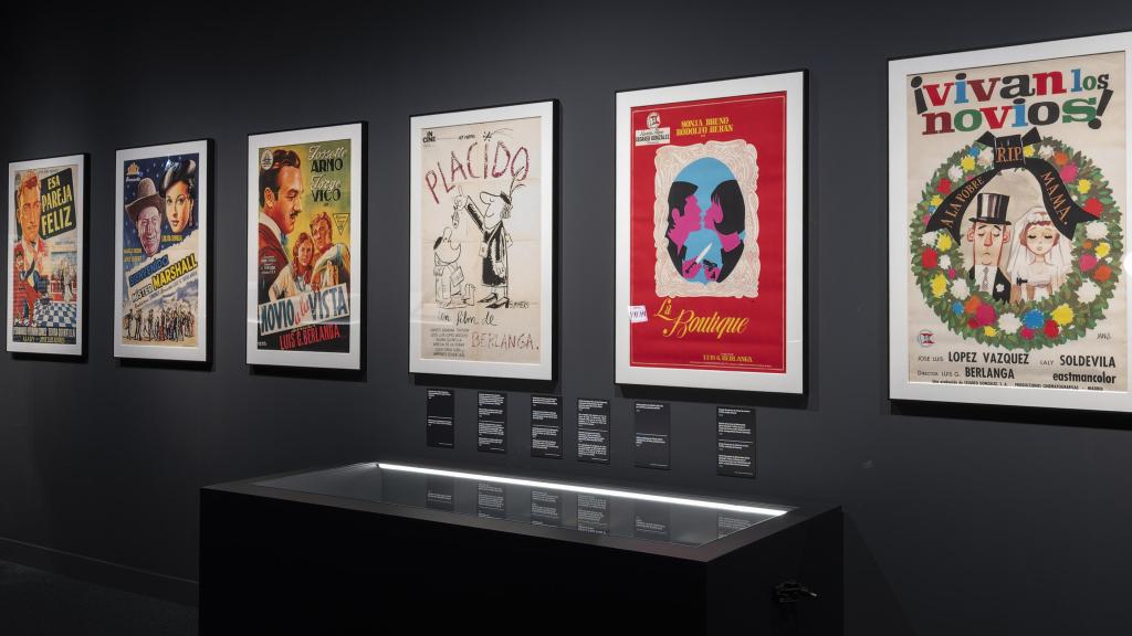 Vista de la exposición 'Interior Berlanga' con los carteles de como 'Bienvenido, Mister Marshall', 'Novio a la vista', 'Plácido' o 'Vivan los novios'. Foto: Vicente A. Jiménez. Fundación la Caixa