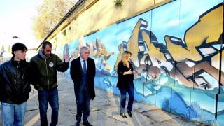 Visita del alcalde de Sevilla, José Luis Sanz, a un mural de arte urbano