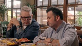 Chicote con Freddy Carballo, dueño de la Arrocería, en un fotograma del episodio