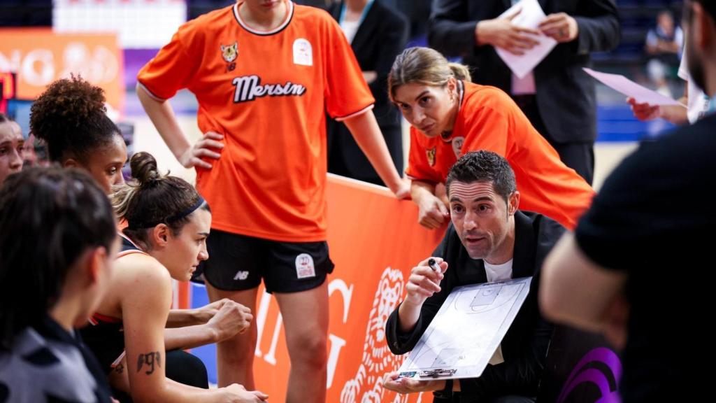 Lapeña entrenando en Mersin.