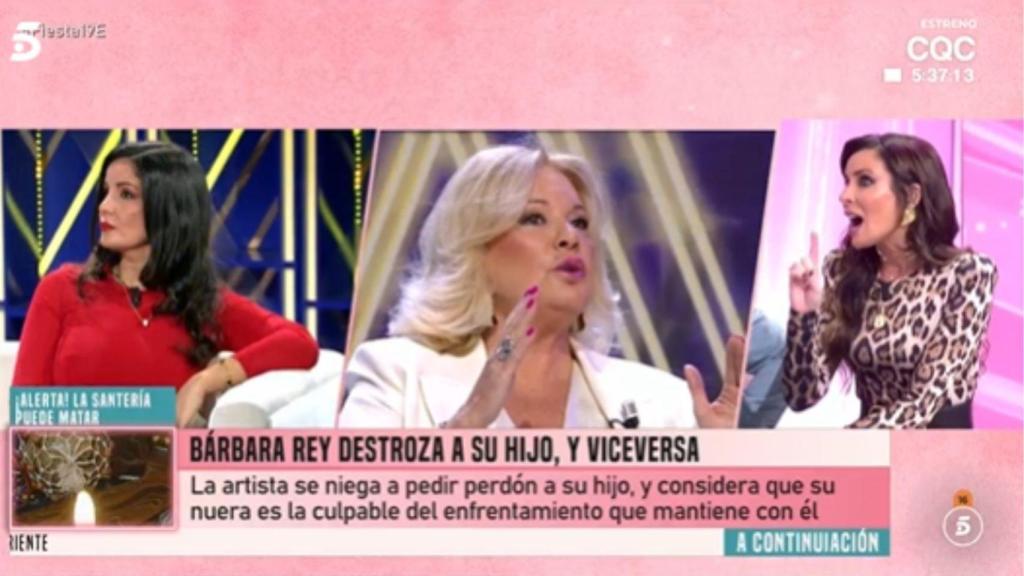 Dos de las colaboradoras de 'Fiesta' en plató.