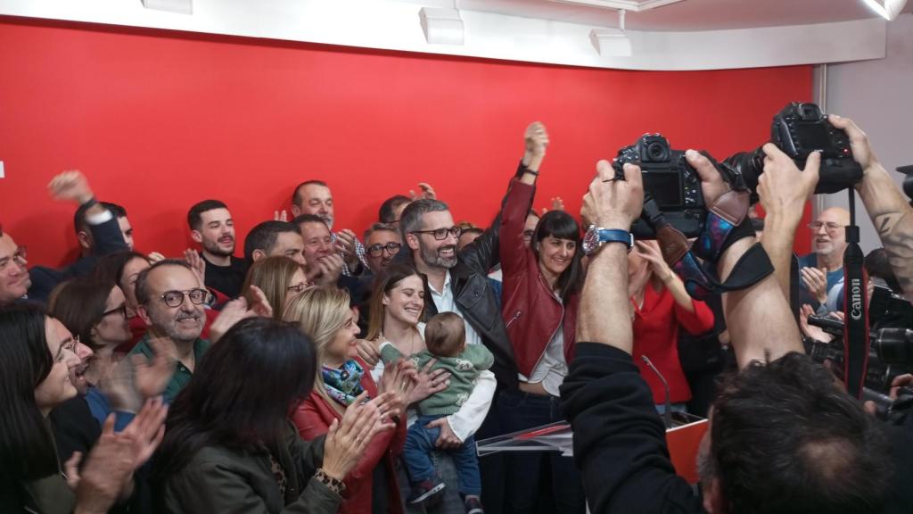 Lucas, candidato oficialista de Ferraz, gana las primarias con el 54% de los votos y dirigirá al PSOE de la Región de Murcia