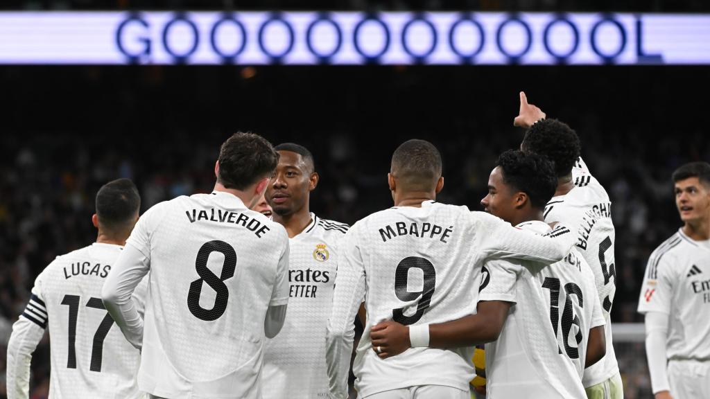Los jugadores del Real Madrid celebran el gol de Fede Valverde antes de ser anulado.