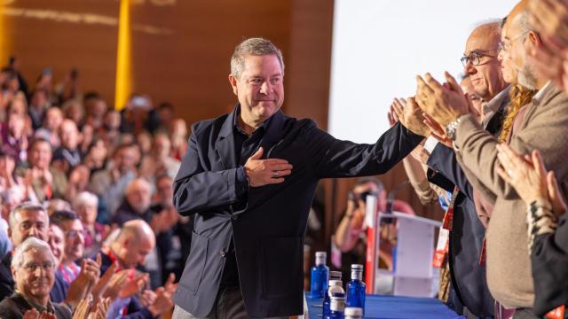 Page agradece, con la mano en el pecho, el apoyo recibido durante el 13º Congreso del PSOE de Castilla-La Mancha.