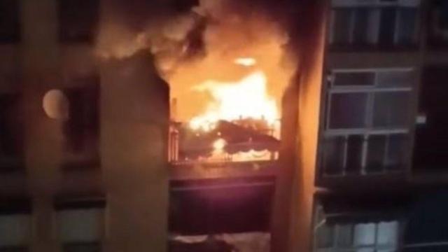 Imagen del incendio del piso de la Chana, en Granada, donde murió un niño de seis años en mayo de 2023.