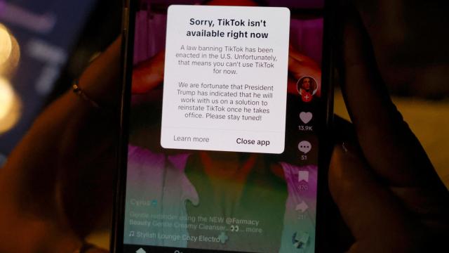 Mensaje enviado por TikTok a sus usuarios en EEUU anunciando que la app deja de funcionar.
