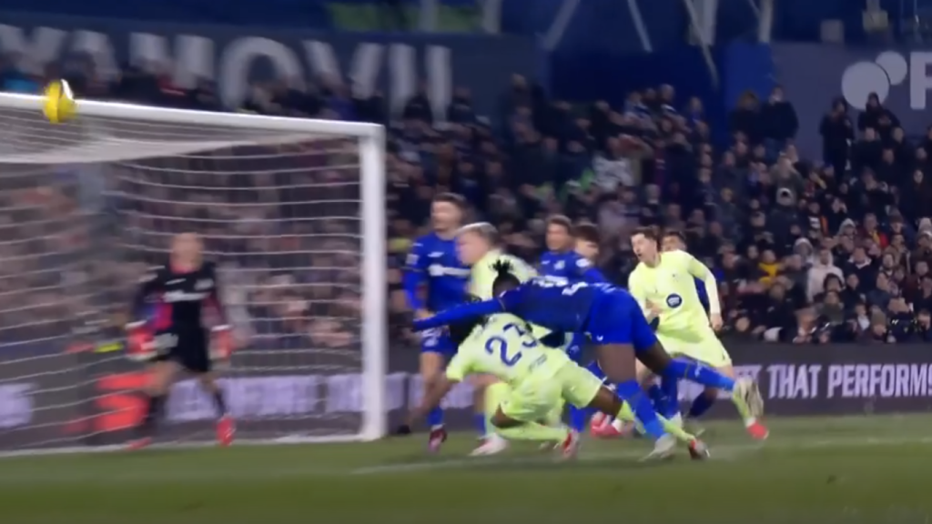 El penalti reclamado por el FC Barcelona en Getafe y que no fue pitado