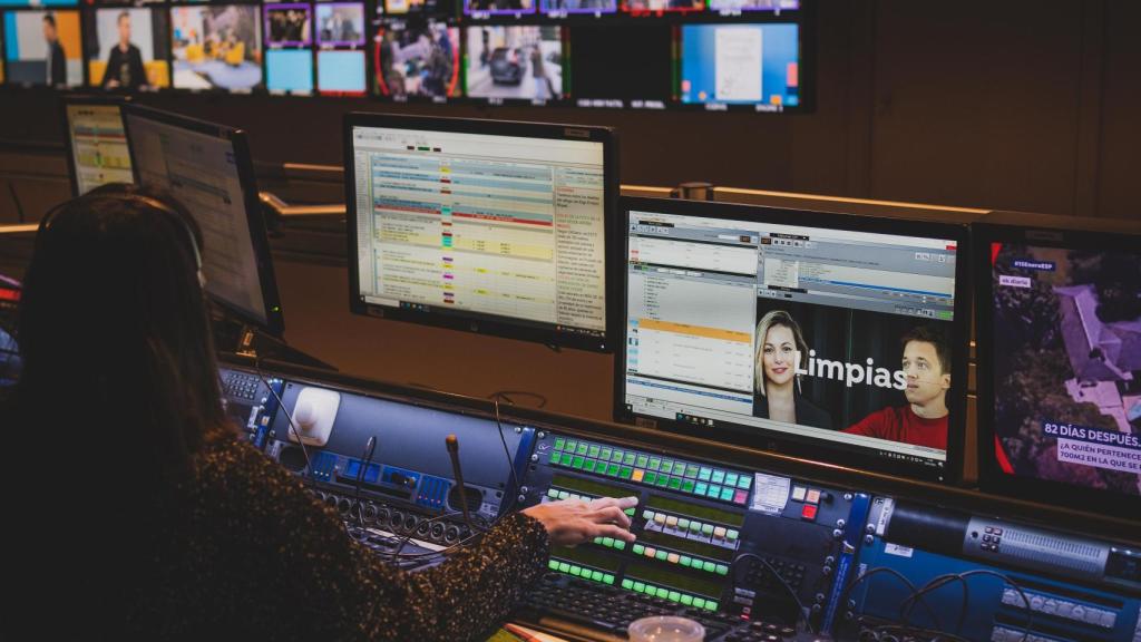 Desde la sala de realización, director y productores controlan cuanto sucede en el directo.