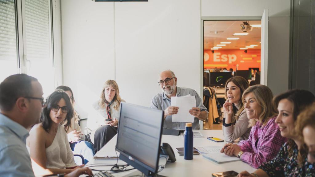 En la reunión de mediodía, 'Espejo Público' empieza a preparar el próximo programa.