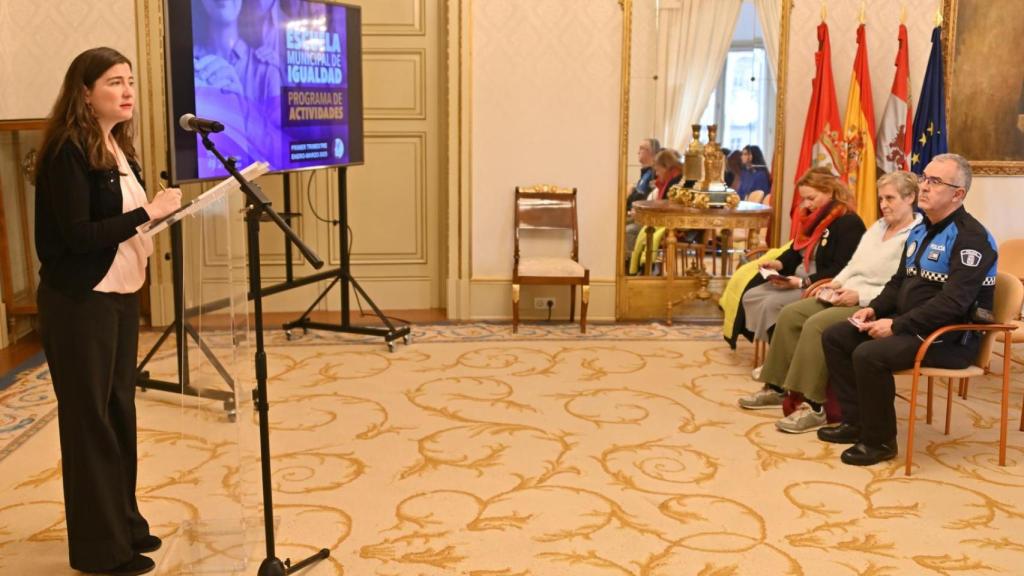 La concejala de Familia e Igualdad de Oportunidades, Miryam Rodríguez, ha presentado hoy la programación trimestral de la Escuela Municipal de Igualdad