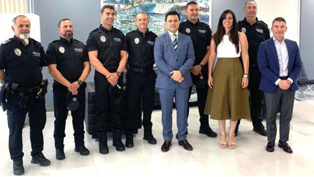 El alcalde de San Javier, José Miguel Luengo, preside la toma de posesión de varios nuevos agentes de Policía Local el pasado junio.