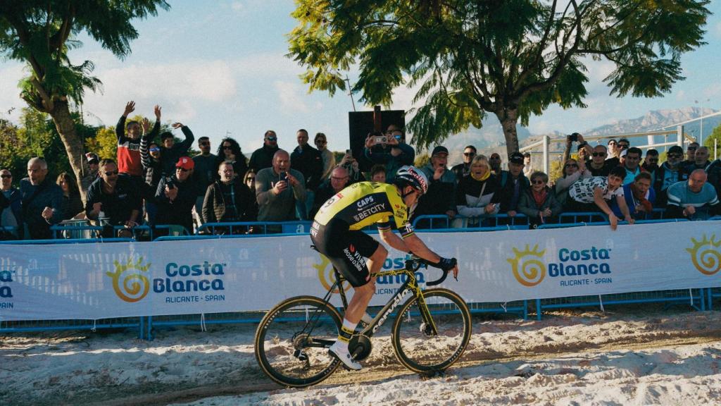 Wout van Aert, en el tramo de la arena de playa en el ciclocross de Benidorm.