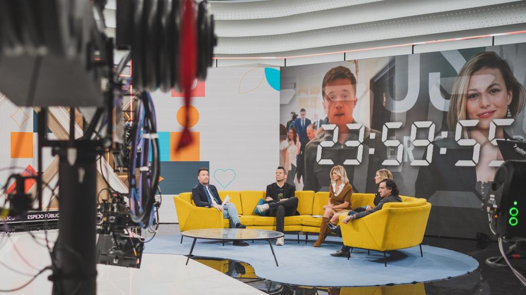 Susanna Griso y sus colaboradores, mientras se emite un vídeo en 'Más Espejo Público'