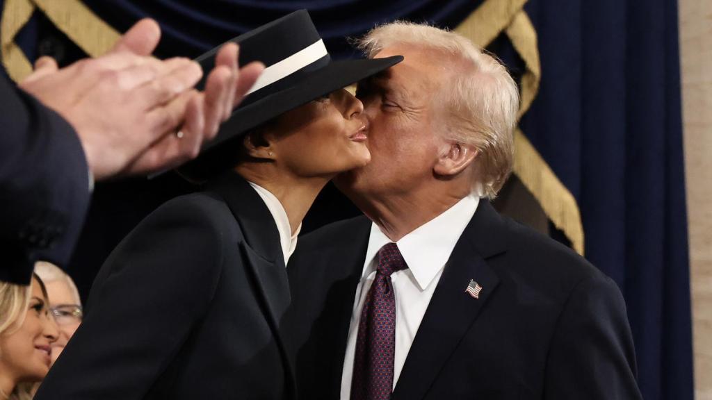 Donald y Melania Trump en la investidura presidencial este lunes, 20 de enero.
