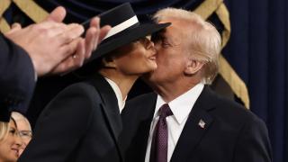 Donald y Melania Trump en la investidura presidencial este lunes, 20 de enero.