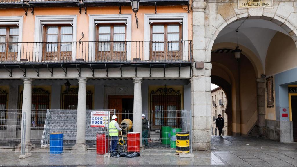 Vallado de la obra de la Delegación del Gobierno en la plaza de Zocodover de Toledo.