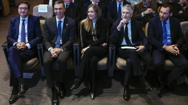De izq. a dcha.: Óscar López, Pedro Sánchez, Sara Aagesen, Fernando Grande Marlaska y Óscar Puente, este lunes en una jornada sobre Inteligencia Artificial en Madrid.