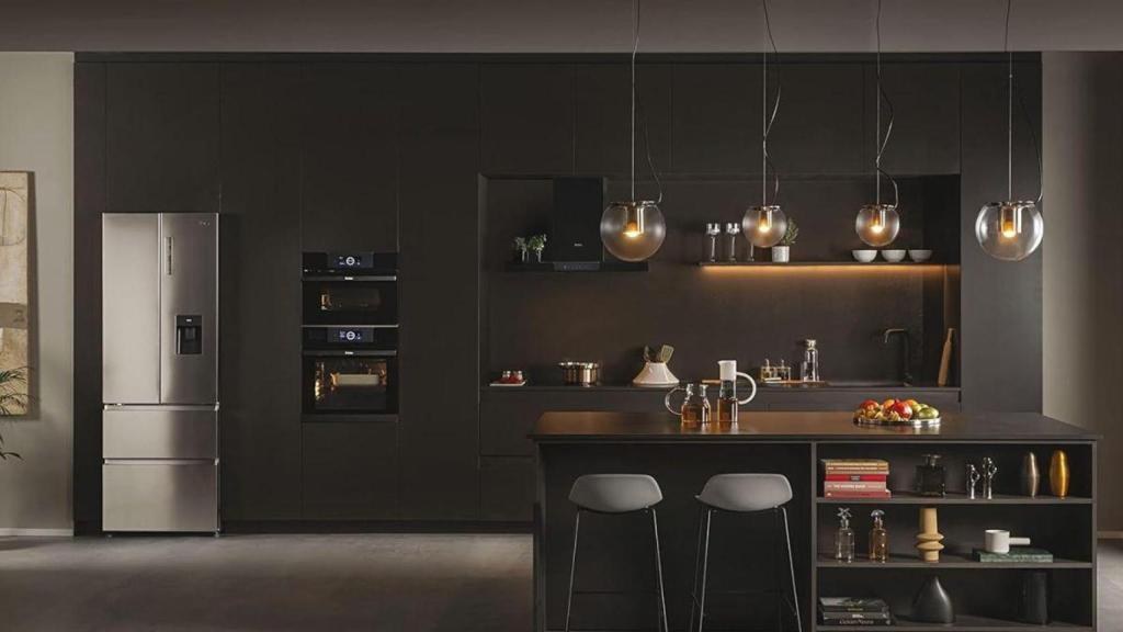 Amazon rebaja 550€ el frigorífico Haier con puerta francesa, Wi-Fi y dispensador de agua que necesitas en la cocina