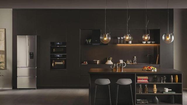 Amazon rebaja 550€ el frigorífico Haier con puerta francesa, Wi-Fi y dispensador de agua que necesitas en la cocina