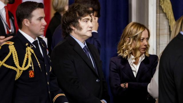 La primera ministra de Italia, Giorgia Meloni, y el presidente de Argentina, Javier Milei, asisten a la investidura de Trump.