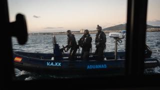 En busca de narcos en el Estrecho de Gibraltar junto al Servicio de Vigilancia Aduanera