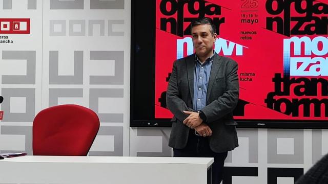 Javier Ortega antes de comenzar la rueda de prensa.