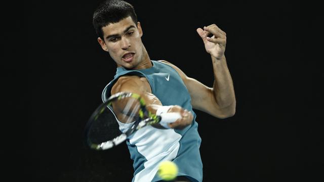 Alcaraz en un momento del partido contra Djokovic.