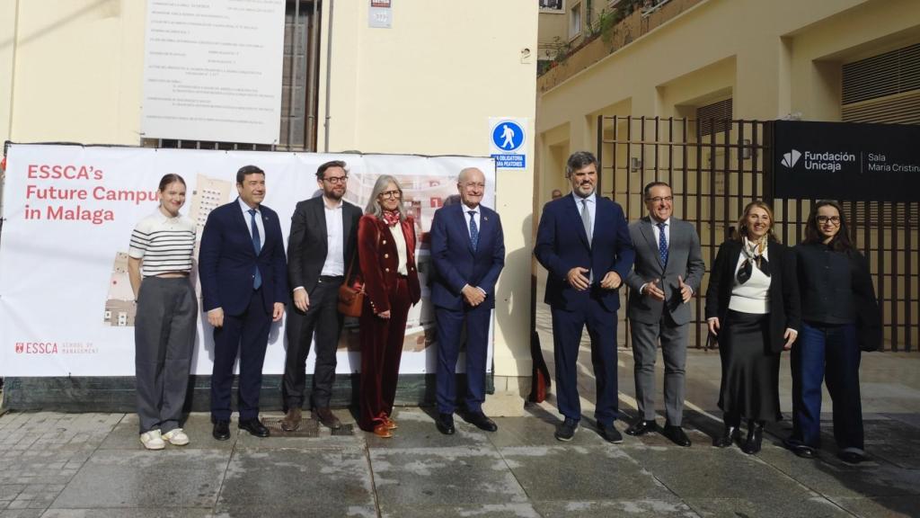 Foto de familia de los asistentes a la presentación del proyecto de ESSCA en Málaga.