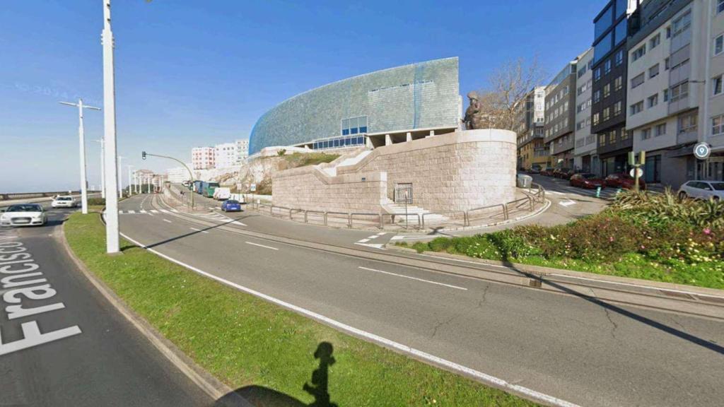 Tramo del Paseo Marítimo frente a la Domus.