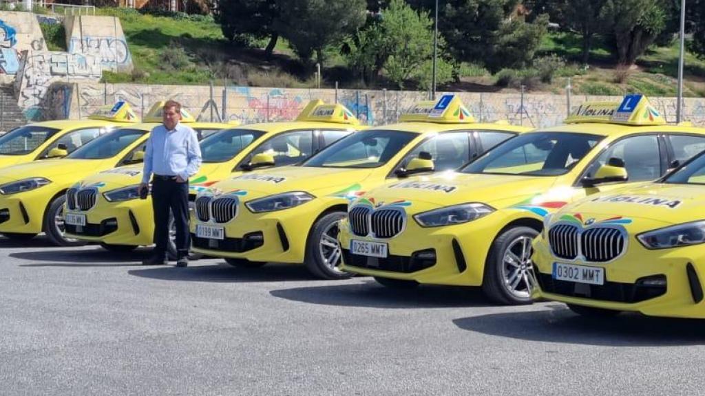 Jesús Molina con parte de su flota de BMW.