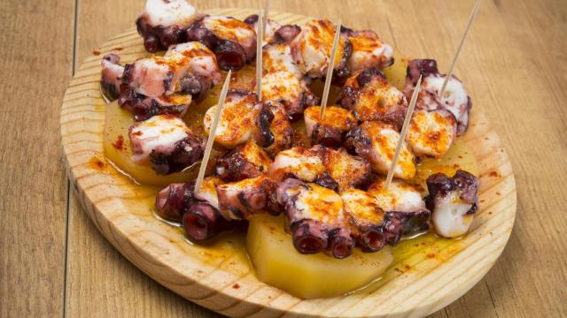 Plato de pulpo á feira con cachelos