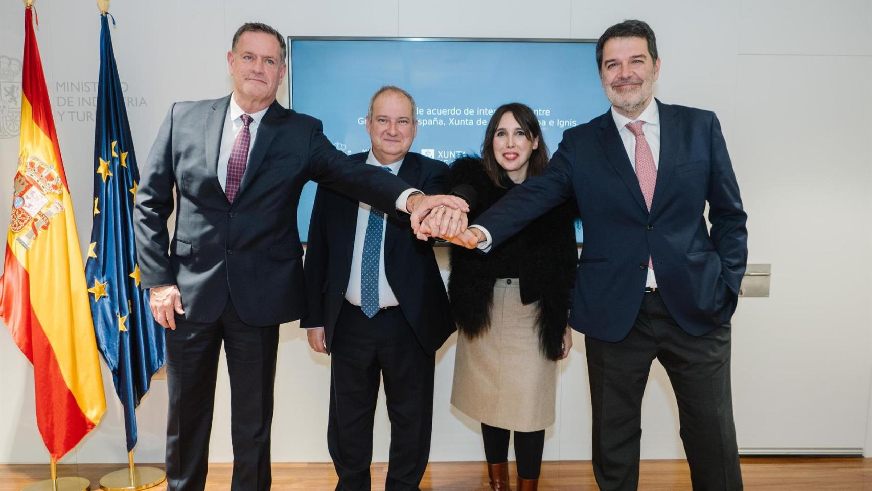 Firma memorándum de entendimiento por Alcoa San Cibrao entre Rob Bear, Jordi Hereu, María Jesús Lorenzana y Antonio Sieira