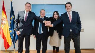 Firma memorándum de entendimiento por Alcoa San Cibrao entre Rob Bear, Jordi Hereu, María Jesús Lorenzana y Antonio Sieira