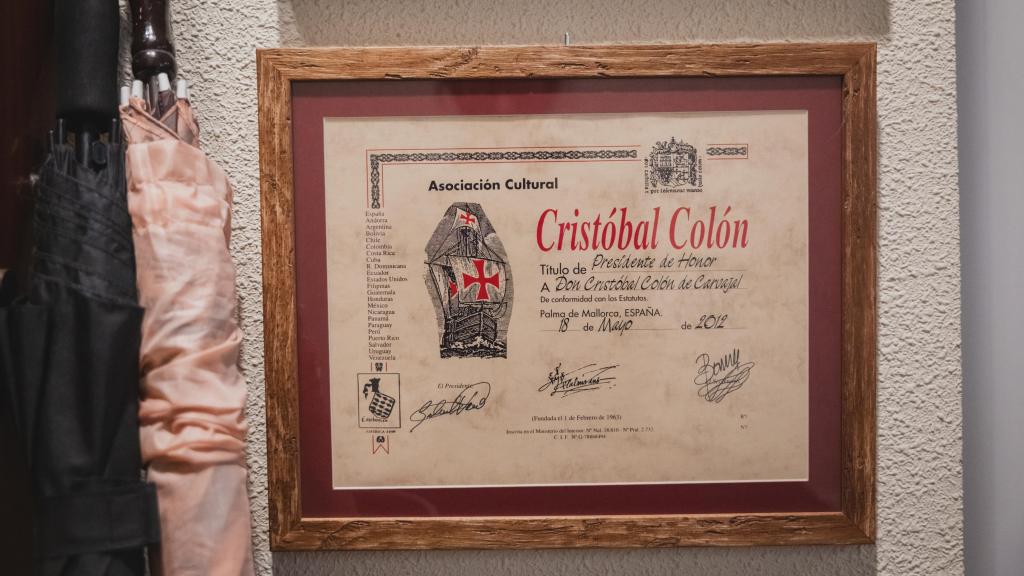 Diploma entregado a D. Cristóbal Colón de Carvajal como presidente de honor por la Asociación Cultural Cristóbal Colón.
