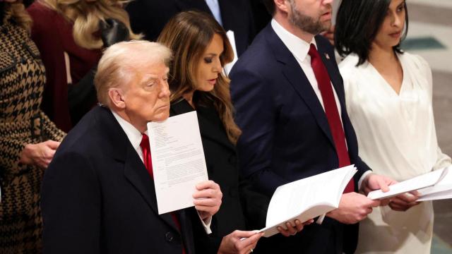 Donald Trump durante el oficio religioso tras su nombramiento como Presidente de EEUU