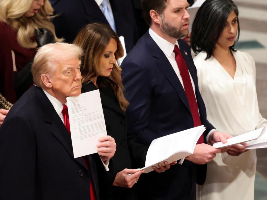 Donald Trump durante el oficio religioso tras su nombramiento como Presidente de EEUU, este martes.