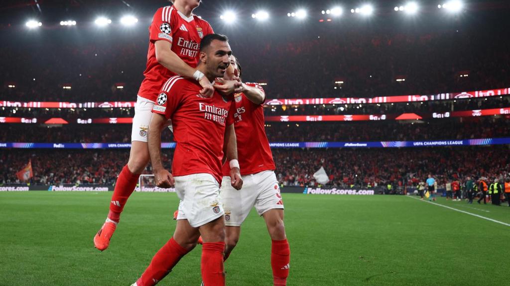 El Benfica celebra el tercer gol de Pavlidis.