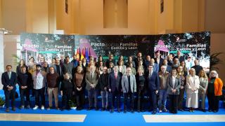 El presidente de la Junta de Castilla y León, Alfonso Fernández Mañueco, preside el acto de firma del Pacto Social por las familias de la Comunidad.