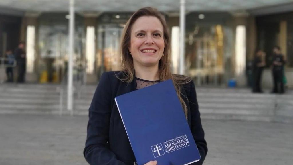 Polonia Castellanos a la puerta de los juzgados