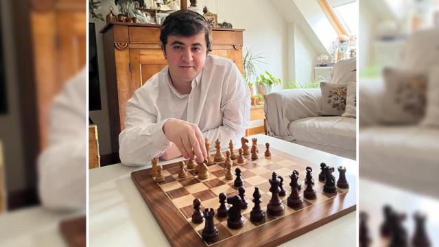 Jaime Santos y el tablero de ajedrez, inseparable para él