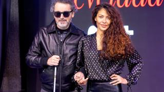 Patricia Pérez comparte, orgullosa, un vídeo en el que su marido, Luis Canut, aprende braille tras perder la visión