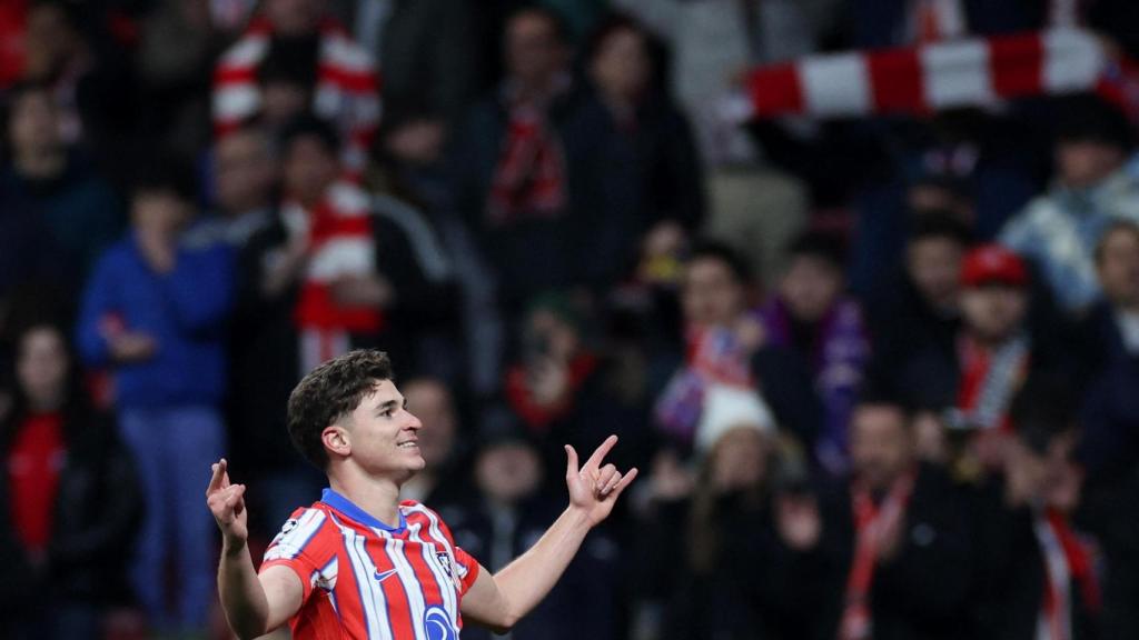 Julián Álvarez celebra el gol del empate ante el Bayer Leverkusen.