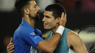 Novak Djokovic consuela a Carlos Alcaraz tras su partido en Australia
